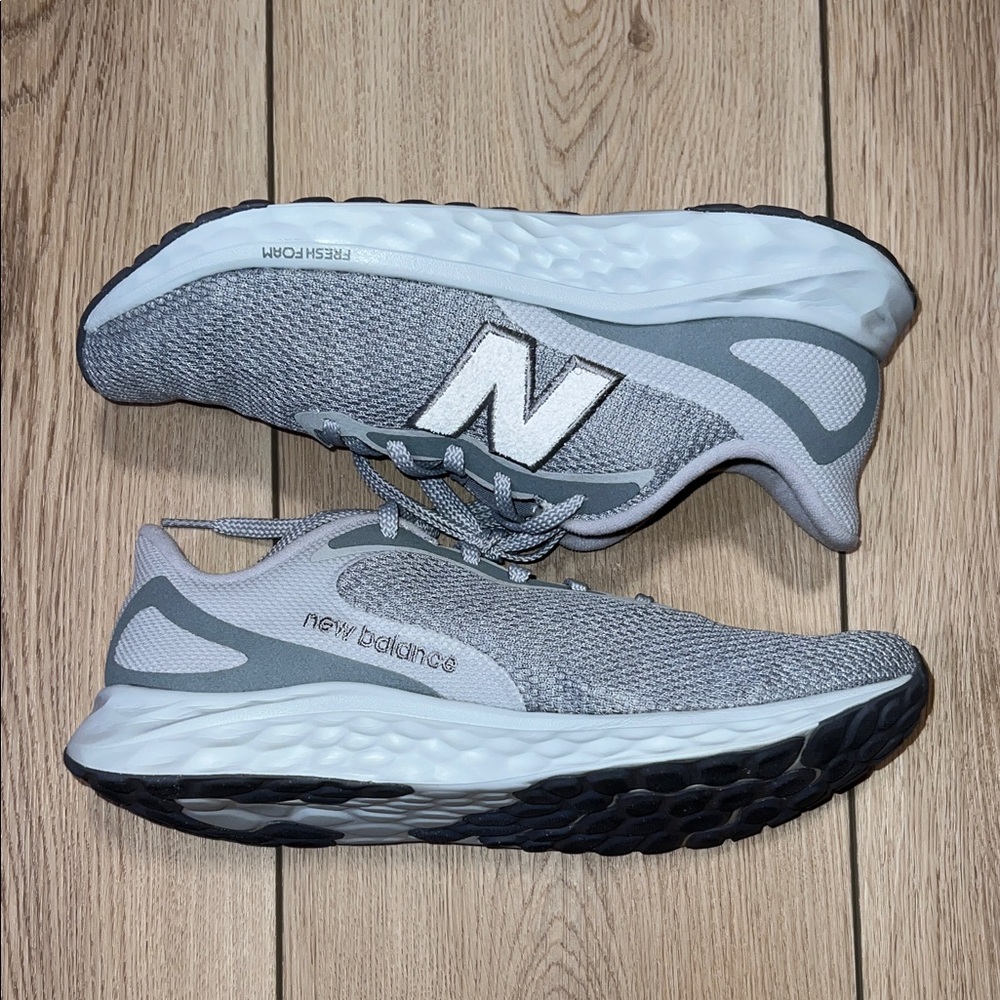 New Balance Arishi V4 Light Gray Athletic Sneakers - Picture 6 of 15